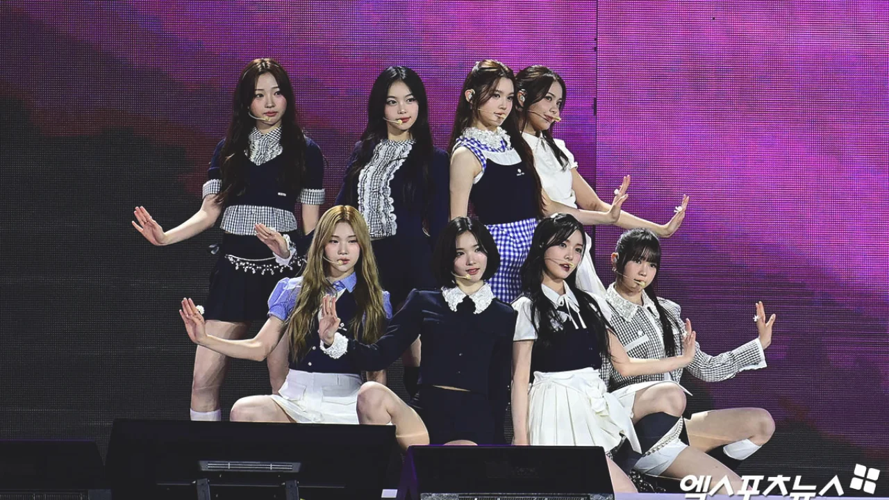 서울페스타 2025에서 공연하는 HEARTS2HEARTS